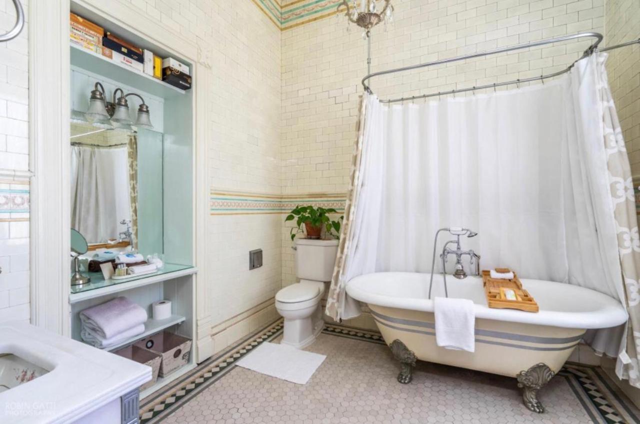 Burke Mansion 4*