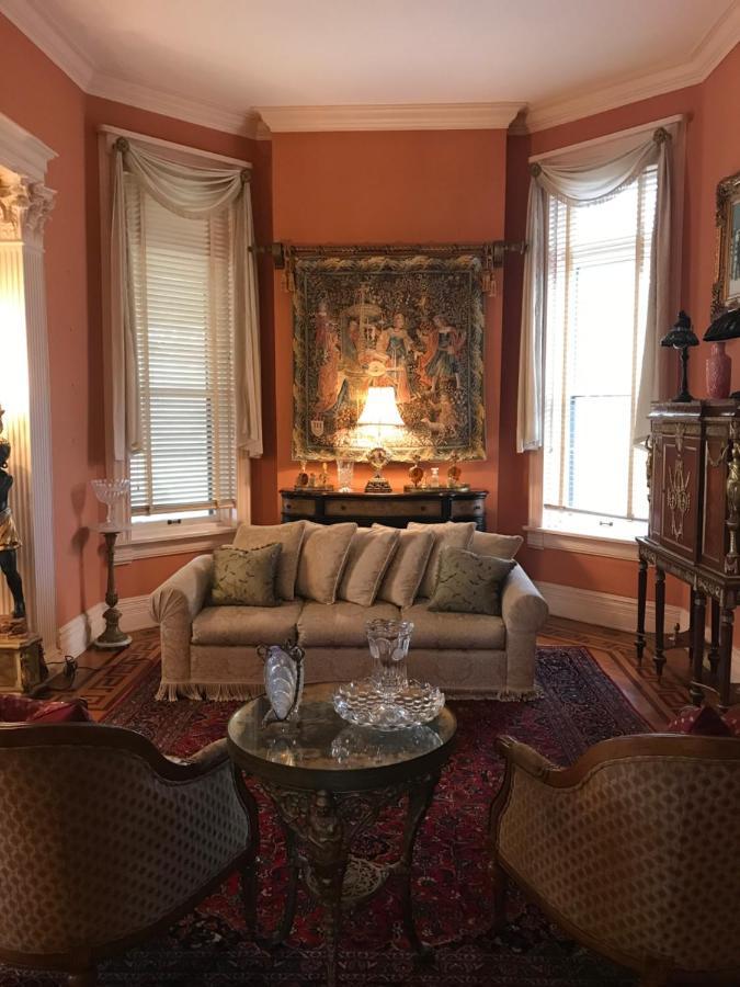 Burke Mansion Bed and breakfast