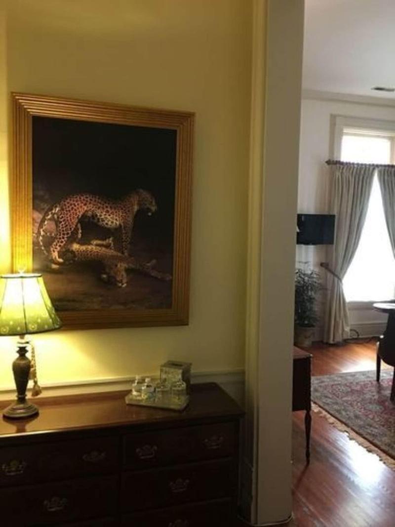 Burke Mansion Bed and breakfast
